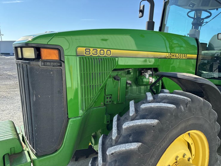 1995-john-deere-8300-image-35