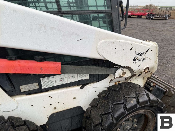 2013-bobcat-s570-image-26