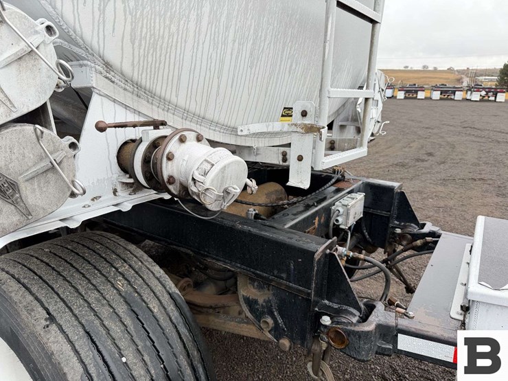 1993-beall-7400-gallon-3-compartment-pull-trailer-image-44