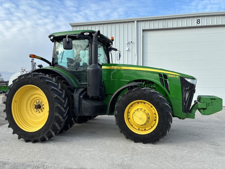 2012-john-deere-8260r-image-3