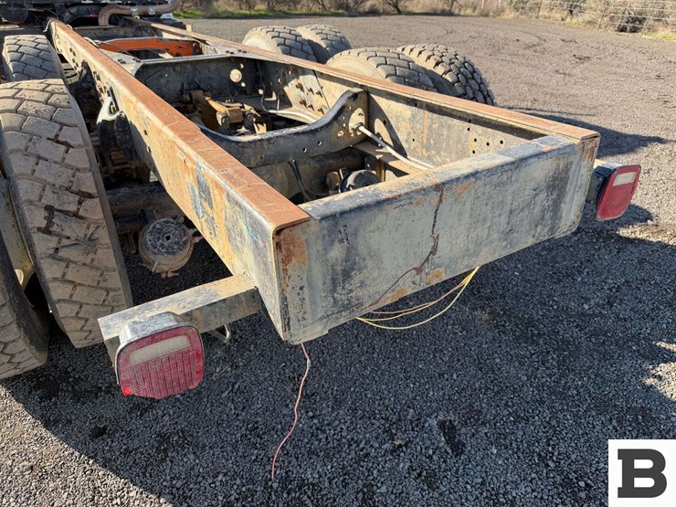 1985-ford-8000-image-27