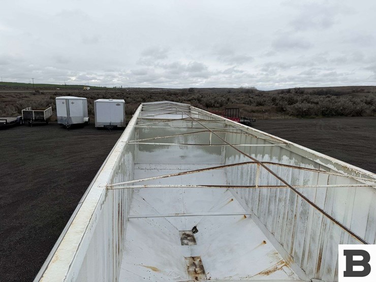 2000-neville-trailer-image-42