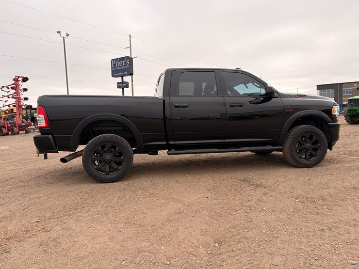 2022-ram-2500-hd-pickup-image-5