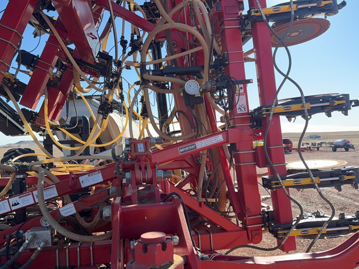2014-bourgault-7700-image-38
