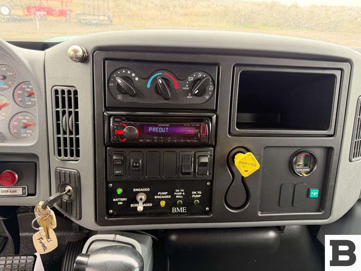 2005-international-7400-image-60