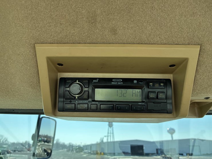 1995-john-deere-8300-image-74