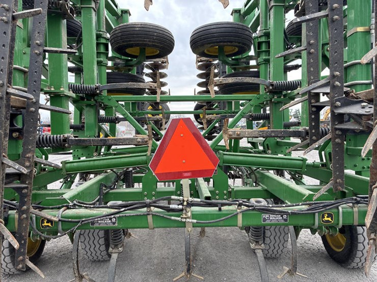 john-deere-2310-image-51