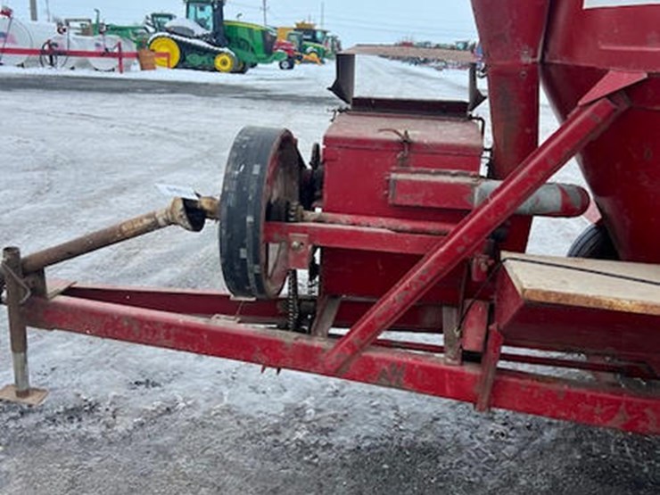 #114949-•-ih-1150-feed-grinder-image-11