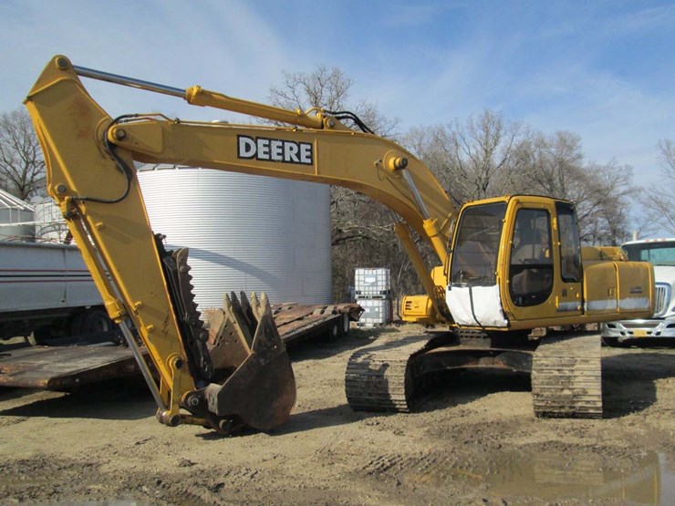 deere-200-lc-image-1