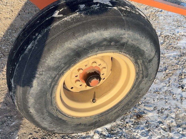 hopper-wagon-w-auger-image-9