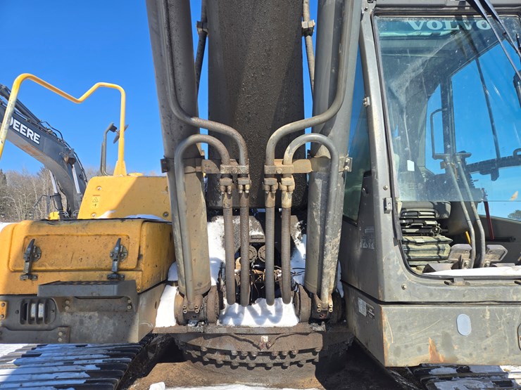 volvo-ec330-image-30