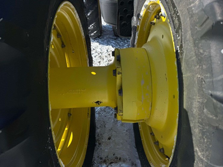 2012-john-deere-8310r-image-36