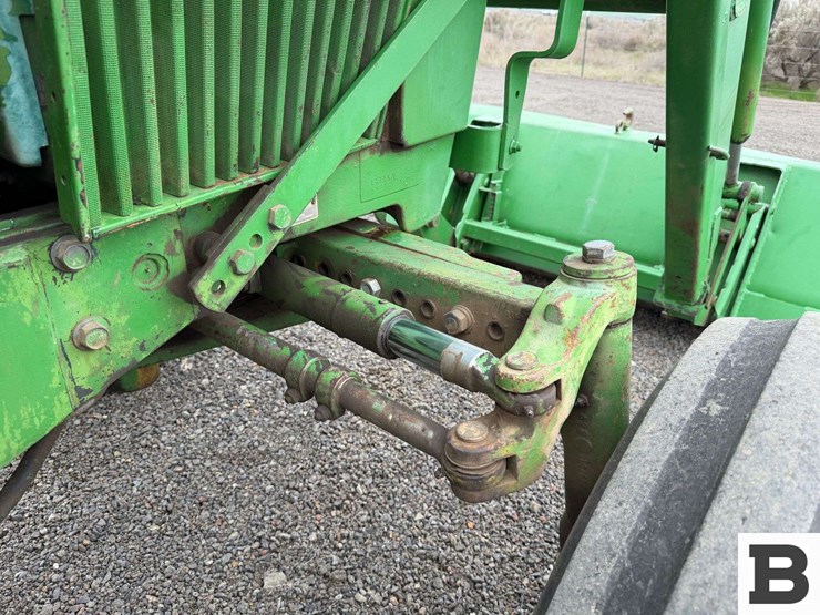 1983-john-deere-2350-image-39