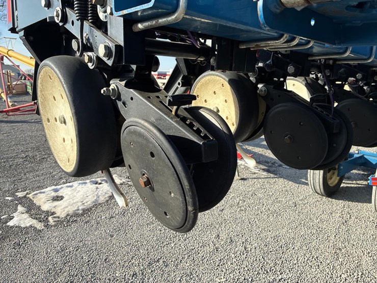 2010-kinze-3600-image-70
