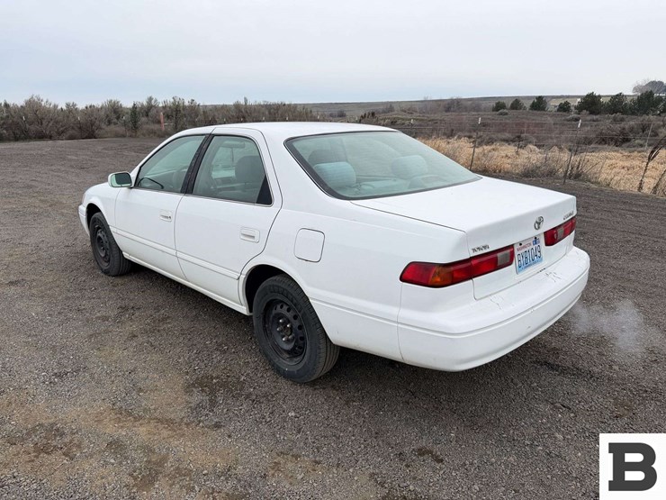 1999-toyota-camry-sedan-image-3