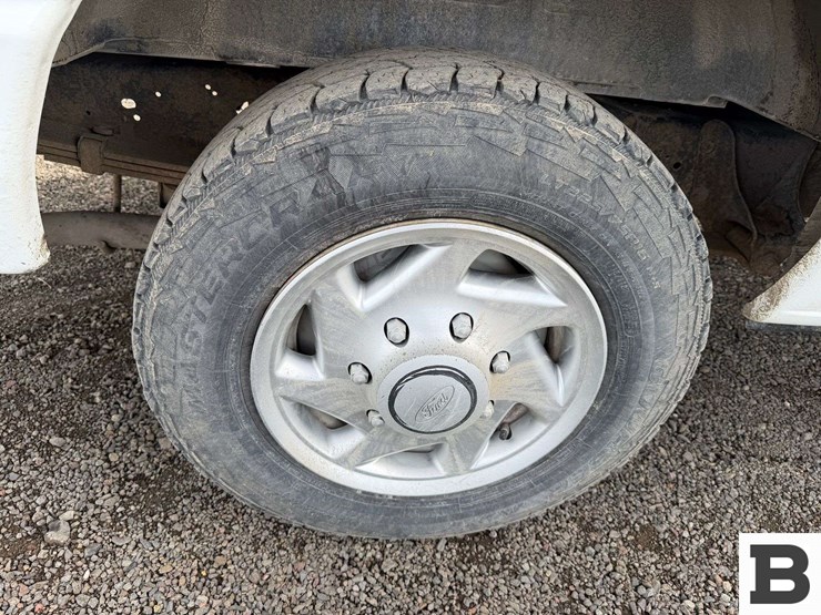 2010-ford-cargo-image-22