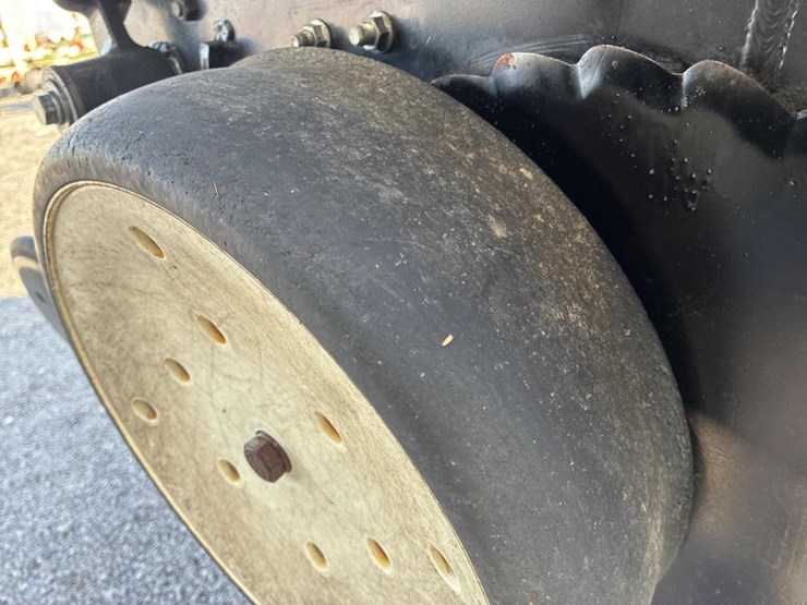 2010-kinze-3600-image-49