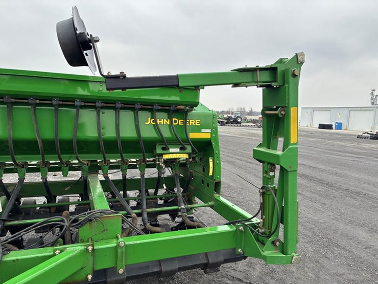 2003-john-deere-1590-image-32