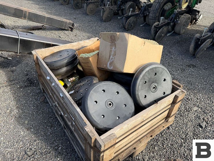 schlagel-mfg.-ripper,-implement-dolly,-great-plains-corn-planter-image-99