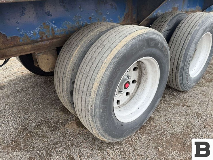 1993-utility-40'-image-27