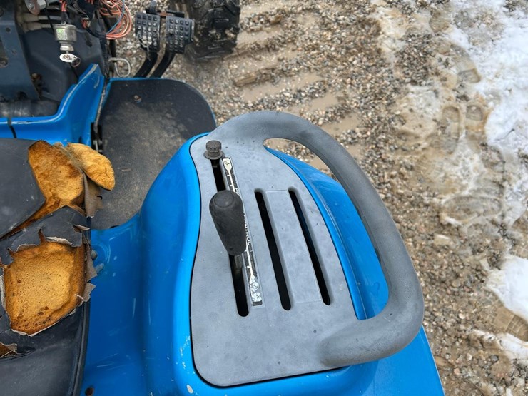 new-holland-1725-image-22