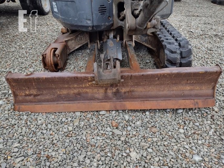 2011-bobcat-e35-image-19