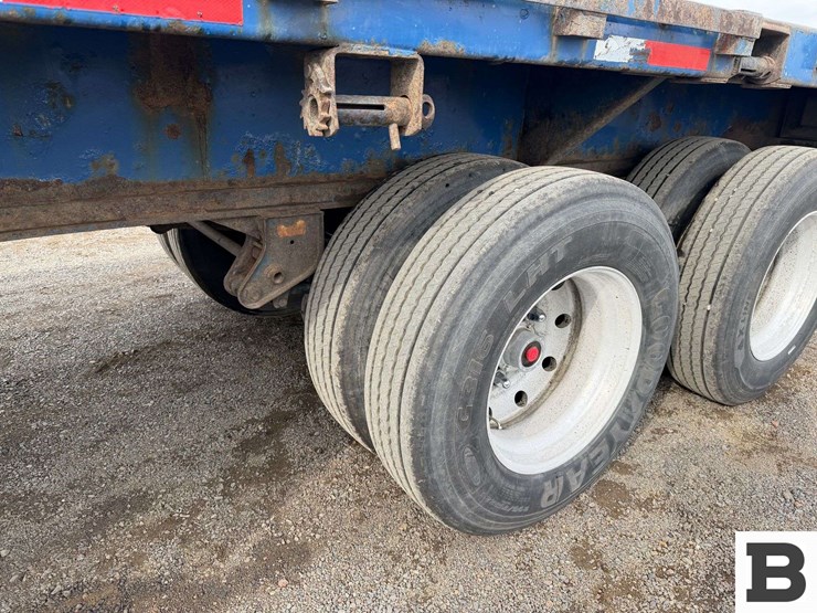 1993-utility-40'-image-16