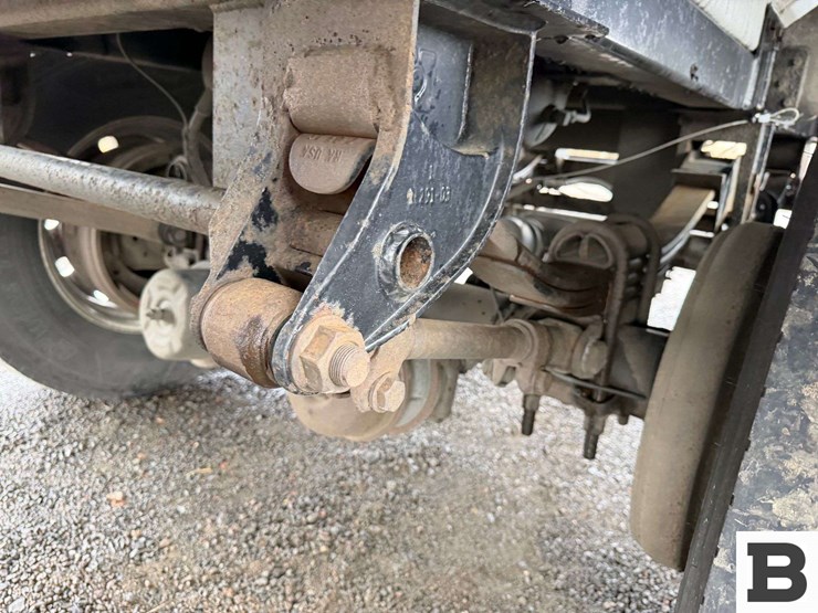 1993-beall-7400-gallon-3-compartment-pull-trailer-image-27