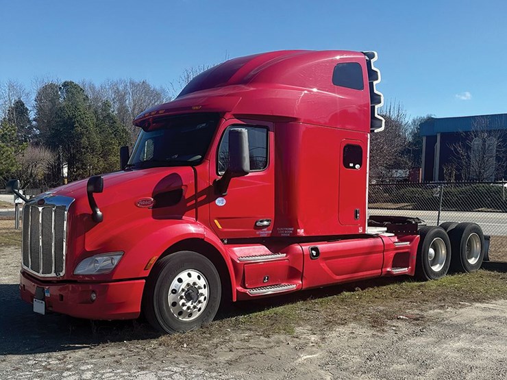 2019-peterbilt-579-image-1