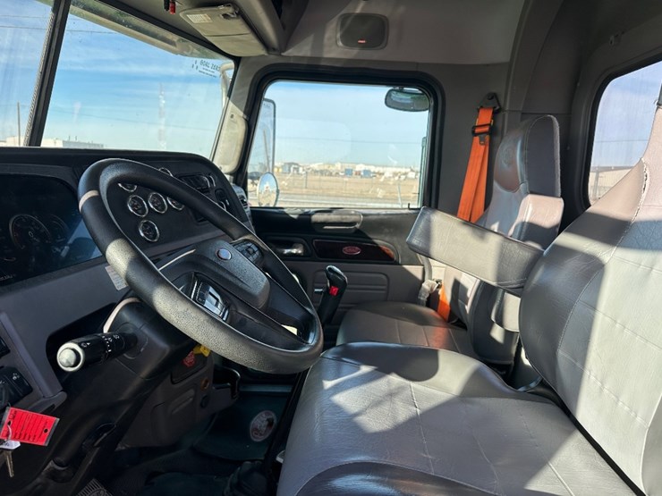 2023-peterbilt-367-image-7