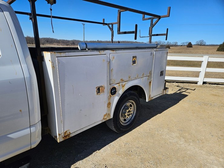 2017-ford-f250-xl-image-11