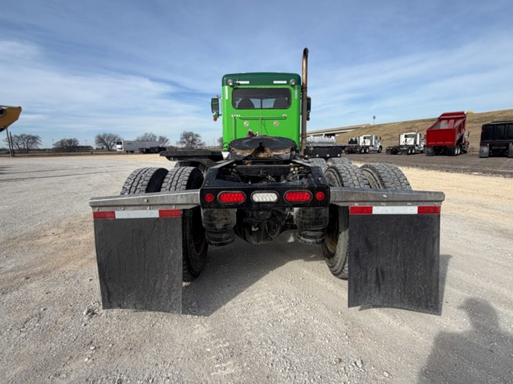 2021-peterbilt-367-image-7