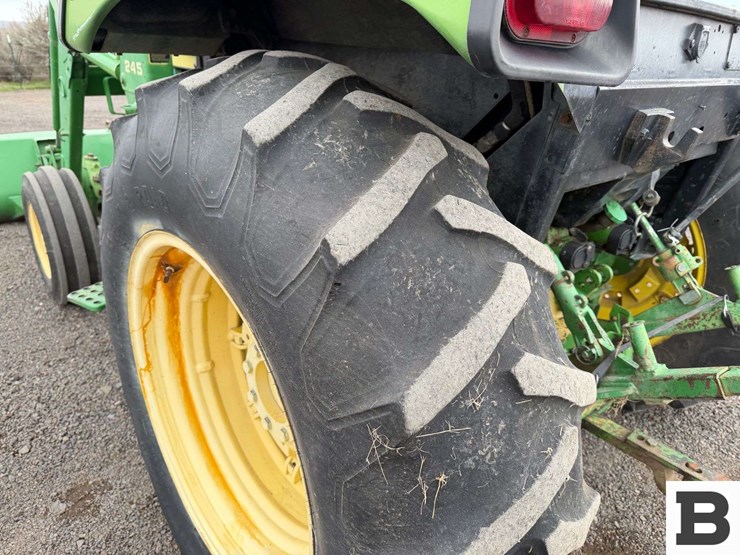 1983-john-deere-2350-image-25