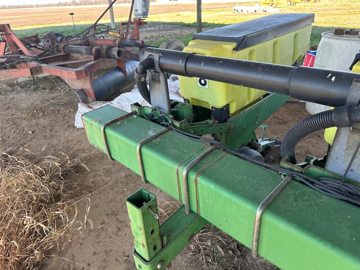 john-deere-8-image-42