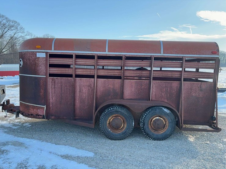 16’-rawhide-livestock-trailer-image-1