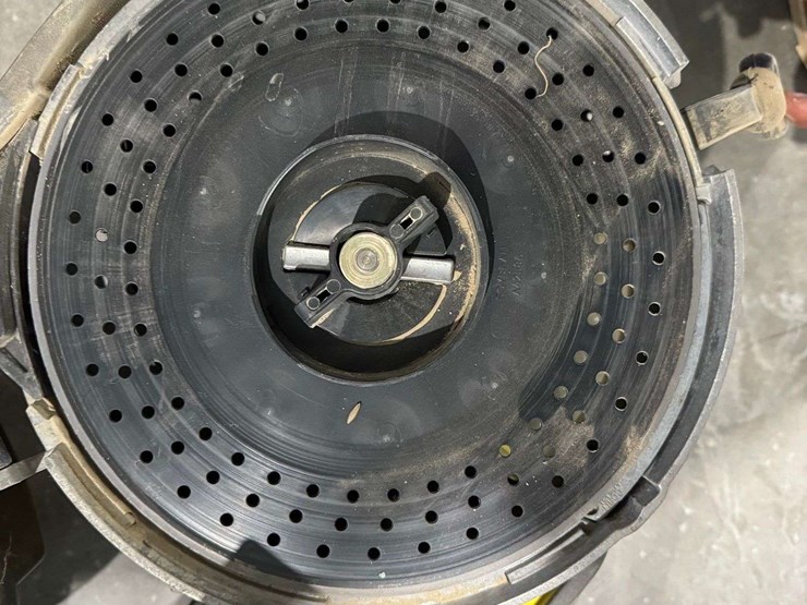 qty.-16--1790-seed-meters-and-mini-hoppers-w/-pro-shaft-drive-image-6