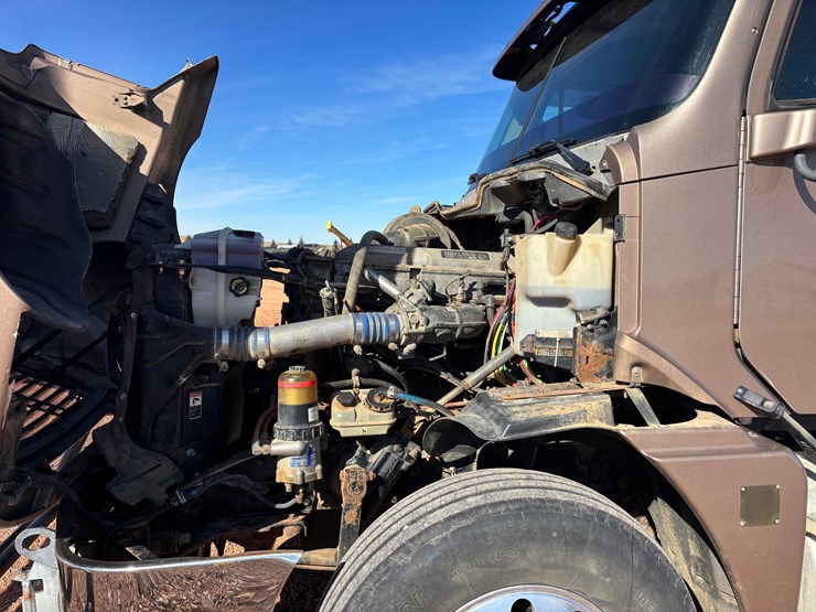 2009-freightliner-columbia-120-image-9