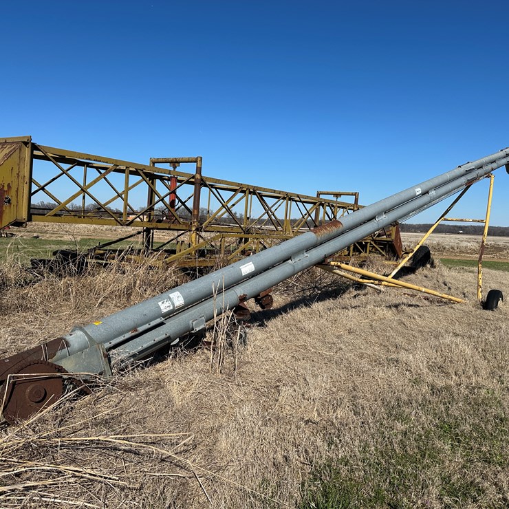 #40067 • Hutchinson 51' x 7 1/2" Grain Auger