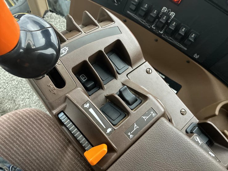 2011-john-deere-4830-image-82