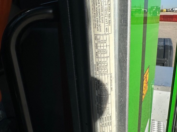 2023-peterbilt-367-image-16