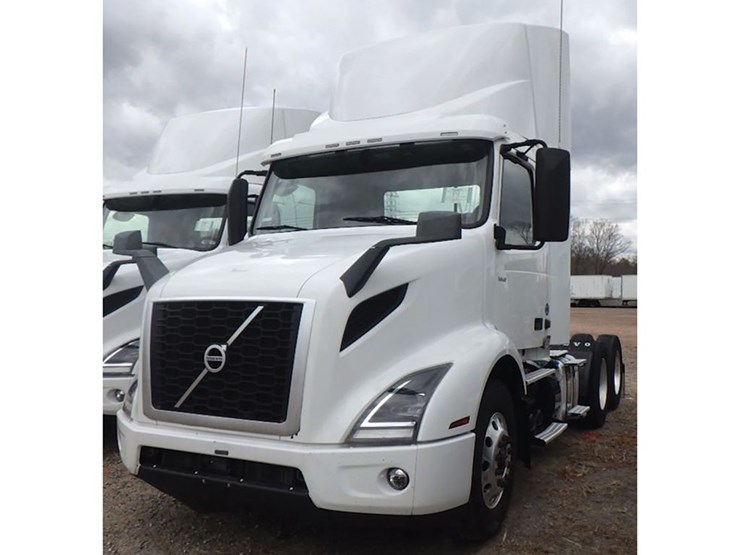 2021-volvo-vnr-300-image-1