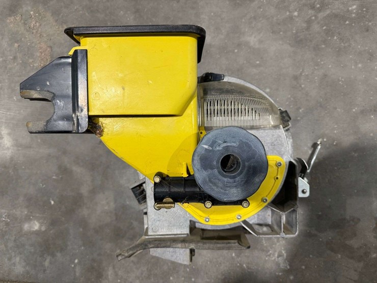 qty.-16--1790-seed-meters-and-mini-hoppers-w/-pro-shaft-drive-image-1