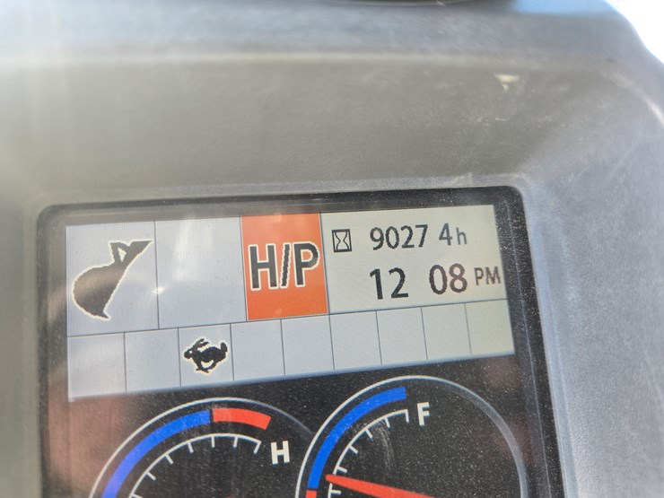 2016-deere-245g-lc-image-71