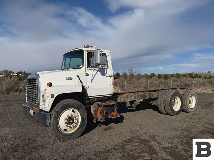 1985-ford-8000-image-1