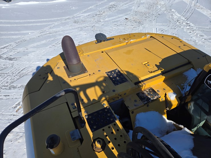 2016-deere-245g-lc-image-42