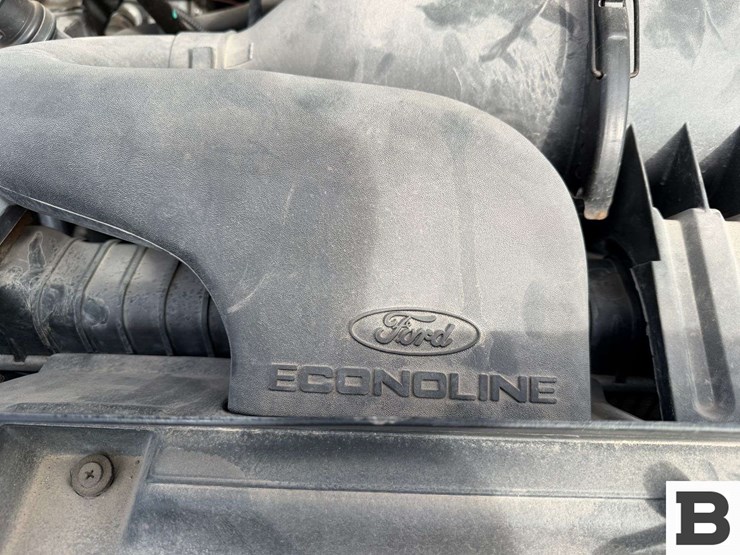 2010-ford-cargo-image-38