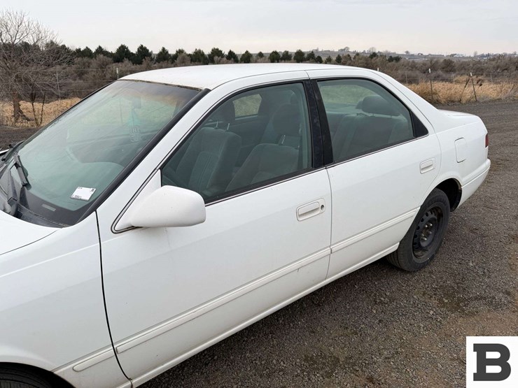 1999-toyota-camry-sedan-image-12