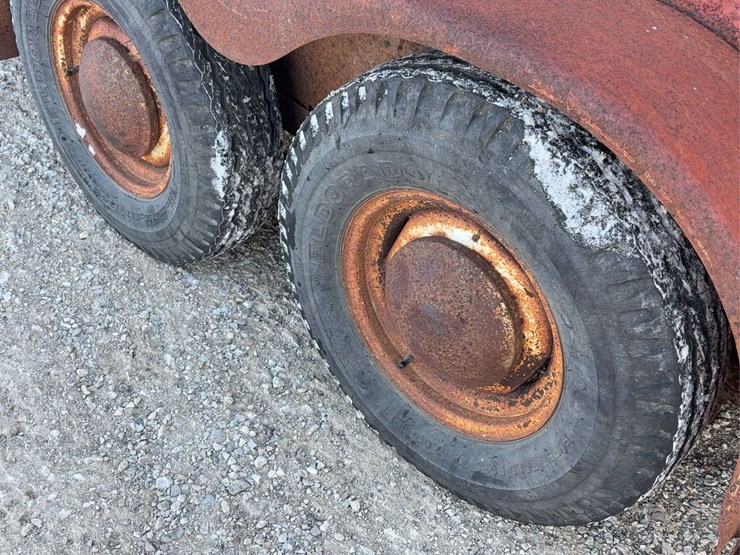 16’-rawhide-livestock-trailer-image-8