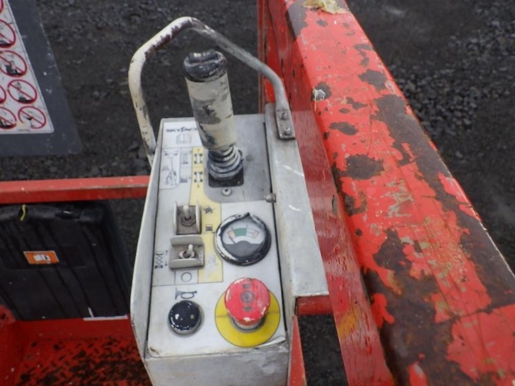 2013-skyjack-sjiii3219-image-10