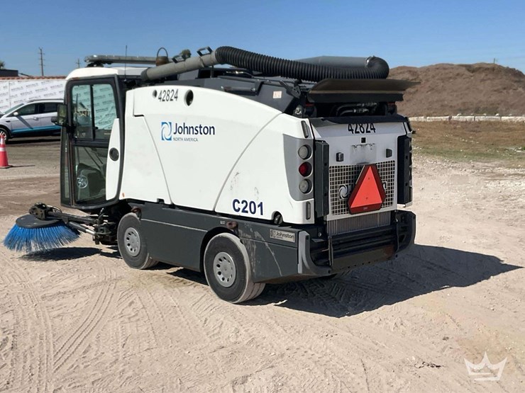 2018-johnston-c201-compact-street-sweeper-image-4
